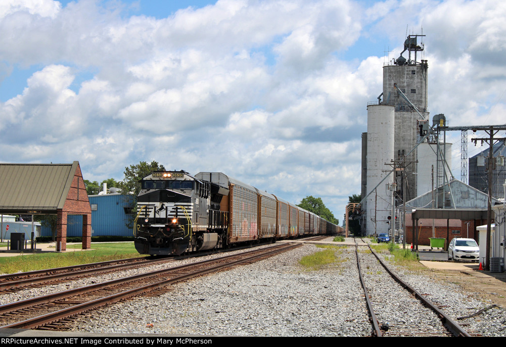 Westbound Norfolk Southern